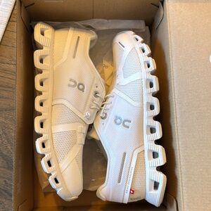 NWT On cloud 5 white size 7.5